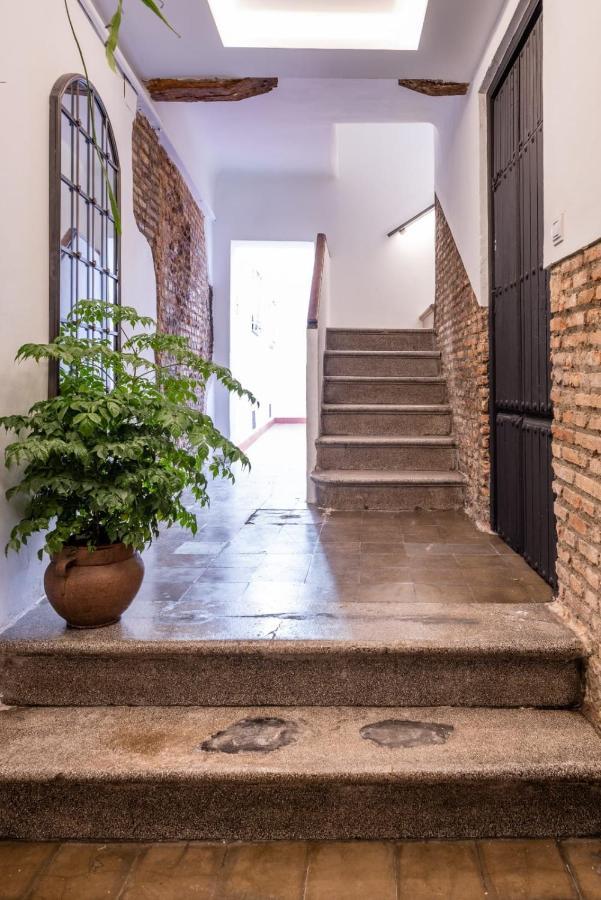 Apartamento Junto A Hospital Real Apartment Granada Exterior photo